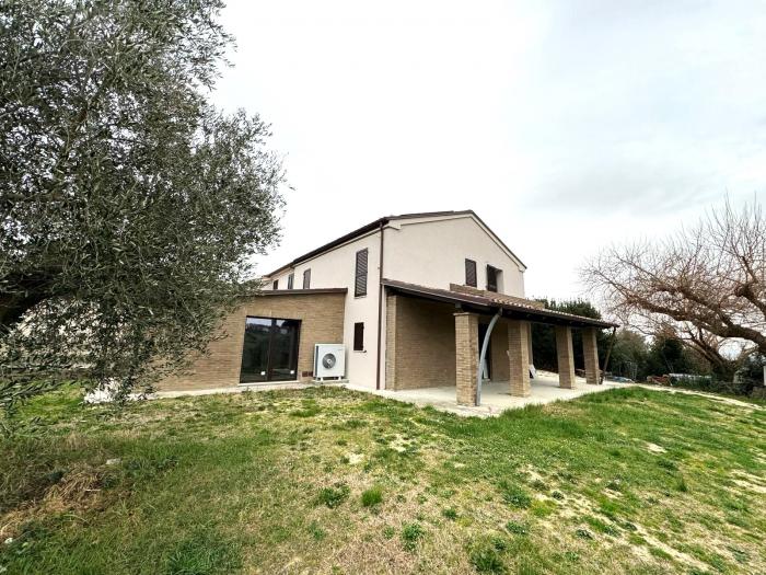 casa indipendente in vendita a Barbara