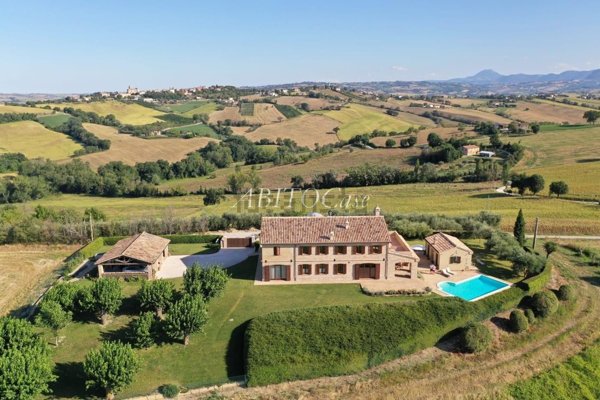 casa indipendente in vendita a Barbara