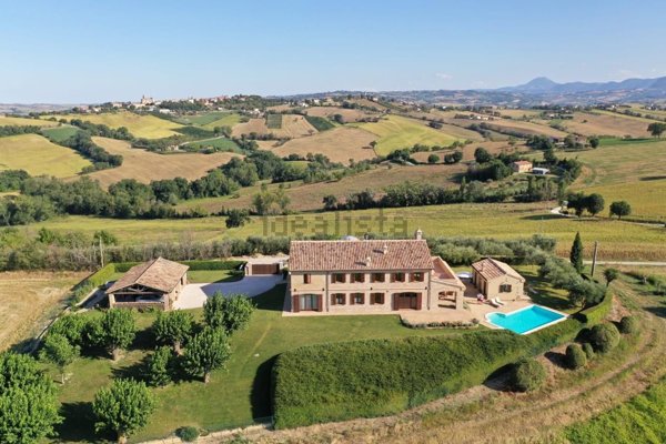 casa indipendente in vendita a Barbara