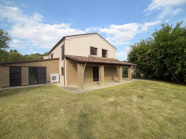 casa indipendente in vendita a Barbara