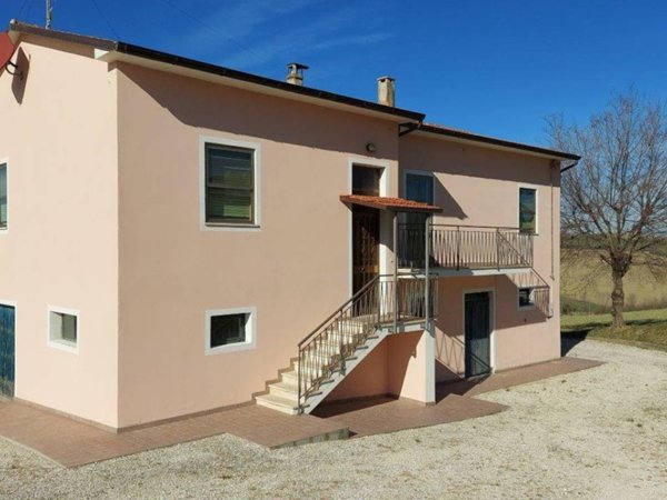 casa indipendente in vendita a Barbara