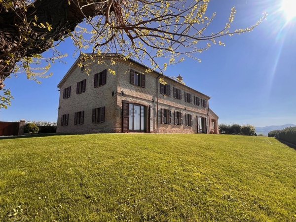 casa indipendente in vendita a Barbara