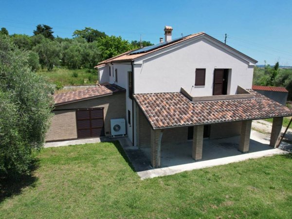 casa indipendente in vendita a Barbara
