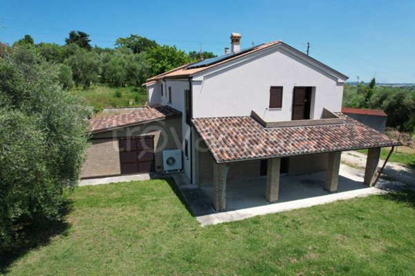 casa indipendente in vendita a Barbara