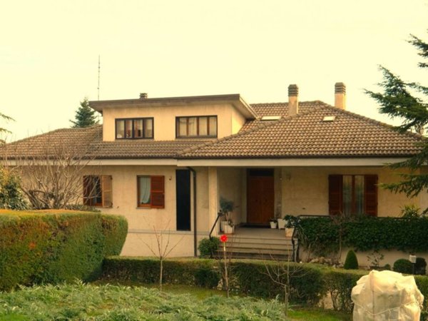 casa indipendente in vendita a Belvedere Ostrense