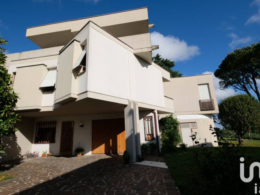 casa indipendente in vendita a Belvedere Ostrense
