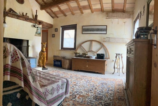 casa indipendente in vendita a Belvedere Ostrense