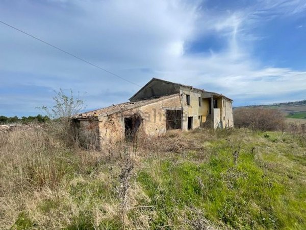 pentavano in vendita a Belvedere Ostrense