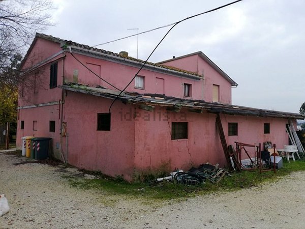 casa indipendente in vendita a Belvedere Ostrense