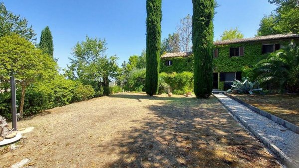 pentavano in vendita a Belvedere Ostrense