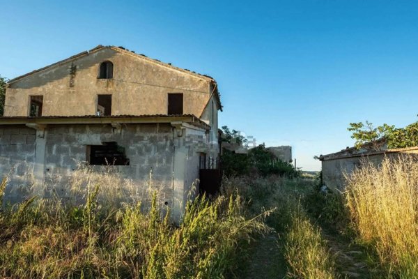 pentavano in vendita a Belvedere Ostrense