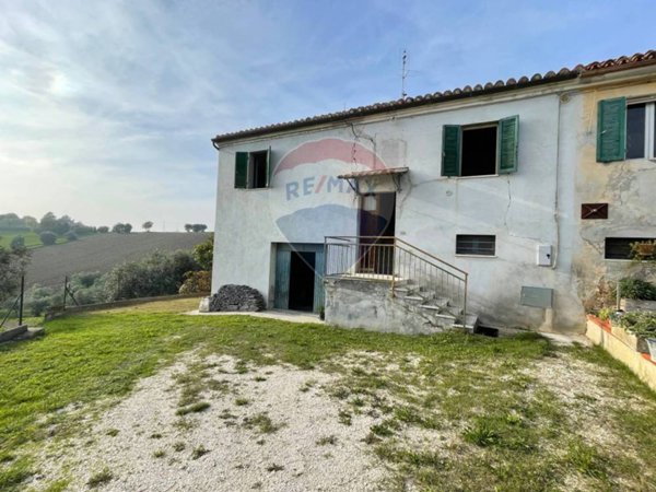 casa indipendente in vendita a Belvedere Ostrense