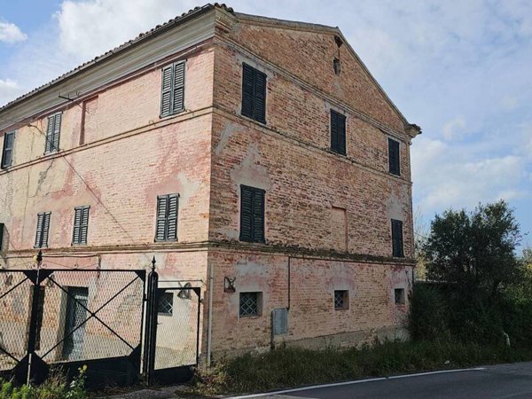casa indipendente in vendita a Belvedere Ostrense