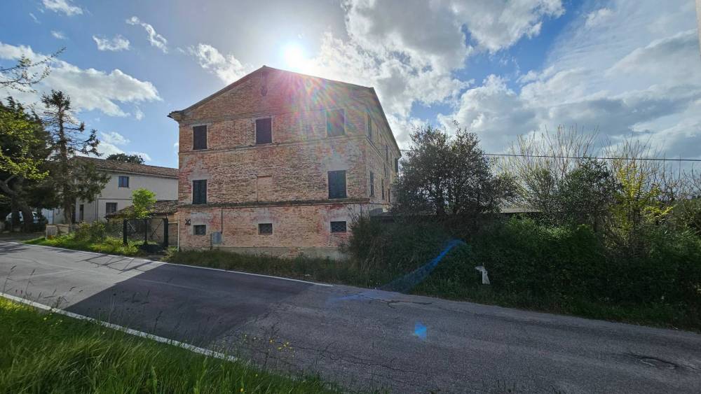 casa indipendente in vendita a Belvedere Ostrense
