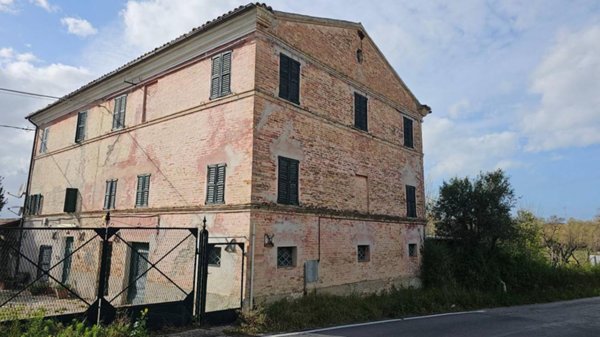 casa indipendente in vendita a Belvedere Ostrense