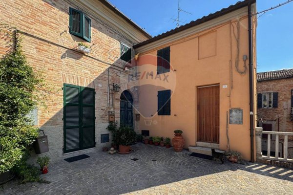 casa indipendente in vendita a Belvedere Ostrense
