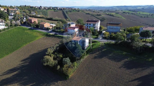 casa indipendente in vendita a Belvedere Ostrense
