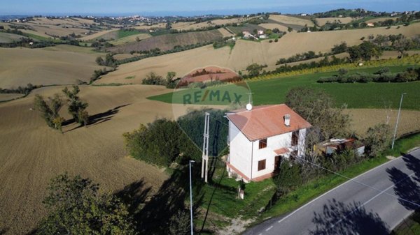 casa indipendente in vendita a Belvedere Ostrense