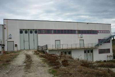 locale commerciale in vendita a Belvedere Ostrense