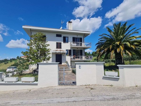 casa indipendente in vendita a Belvedere Ostrense