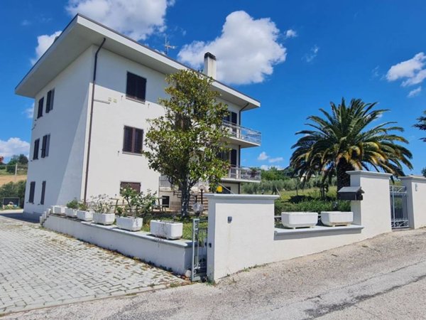 casa indipendente in vendita a Belvedere Ostrense