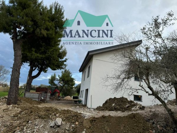 casa indipendente in vendita a Belvedere Ostrense in zona Madonna del Sole