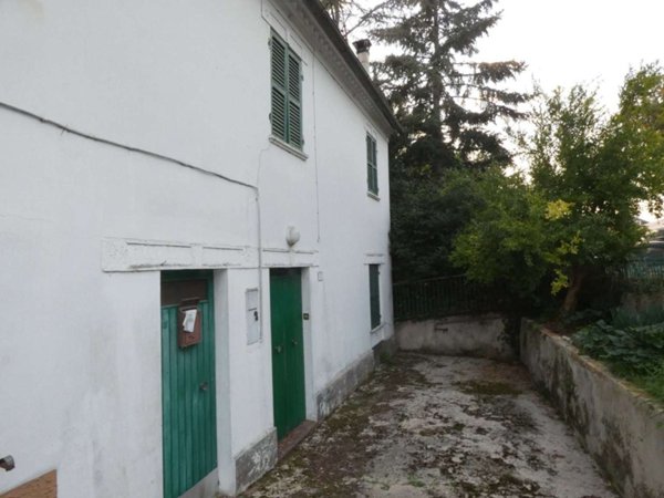 casa indipendente in vendita a Belvedere Ostrense