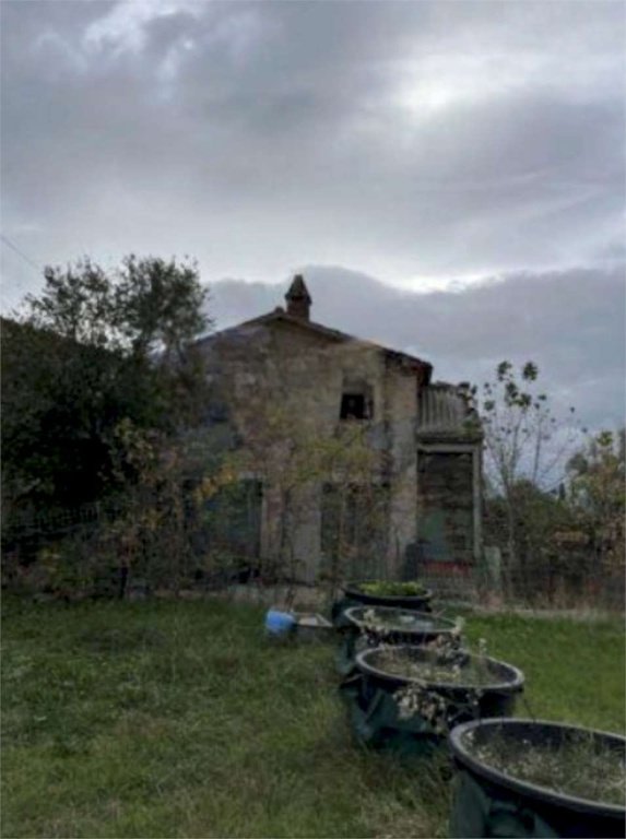 locale di sgombero in vendita a Belvedere Ostrense