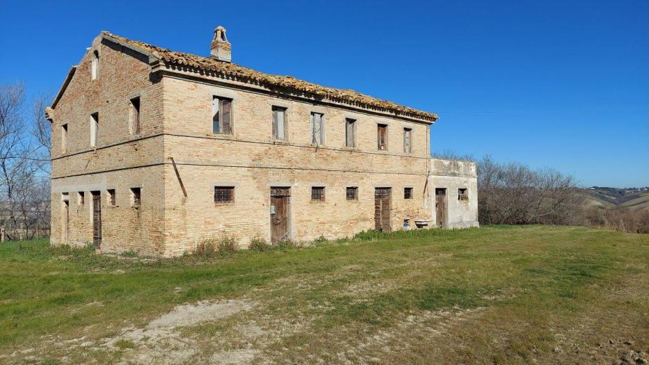casa indipendente in vendita a Belvedere Ostrense