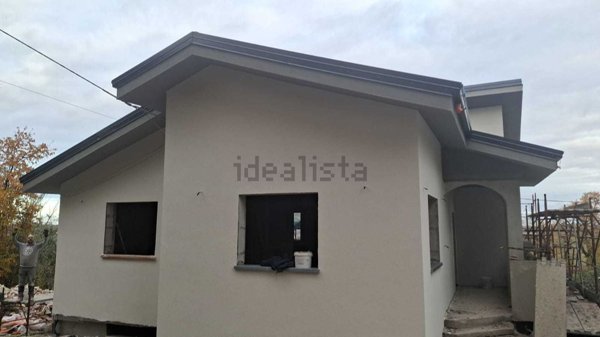 casa indipendente in vendita a Belvedere Ostrense