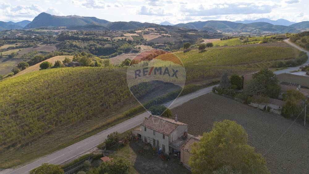 casa indipendente in vendita a Belvedere Ostrense