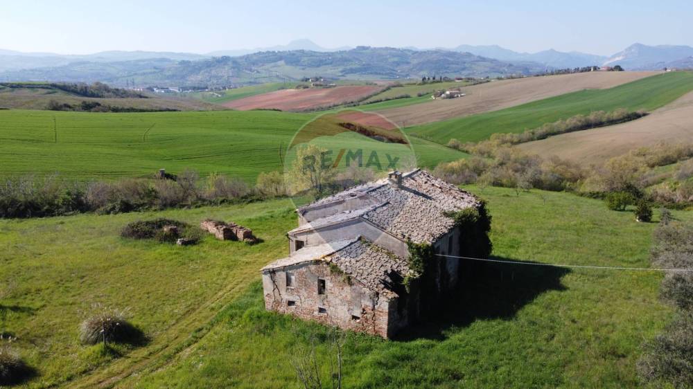 casa indipendente in vendita a Belvedere Ostrense