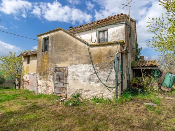 casa indipendente in vendita a Belvedere Ostrense