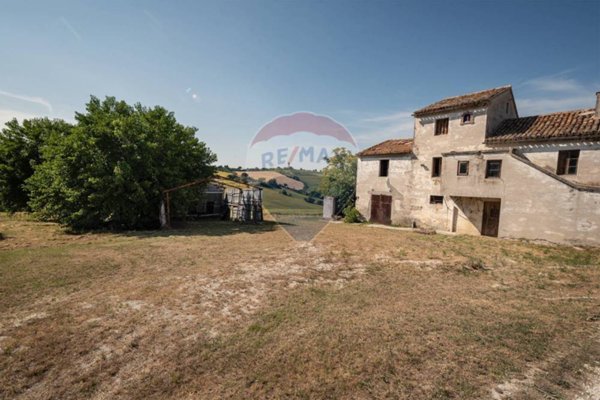 casa indipendente in vendita a Belvedere Ostrense