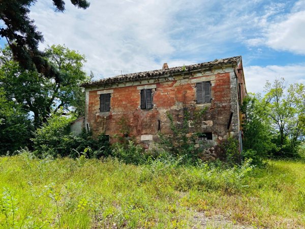 casa indipendente in vendita a Belvedere Ostrense