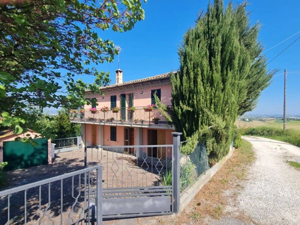 casa indipendente in vendita a Belvedere Ostrense
