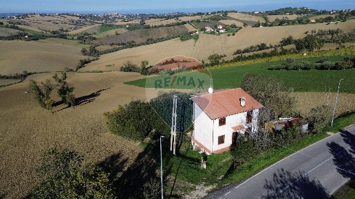 casa indipendente in vendita a Belvedere Ostrense