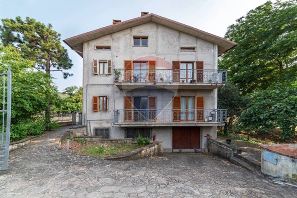 casa indipendente in vendita a Belvedere Ostrense