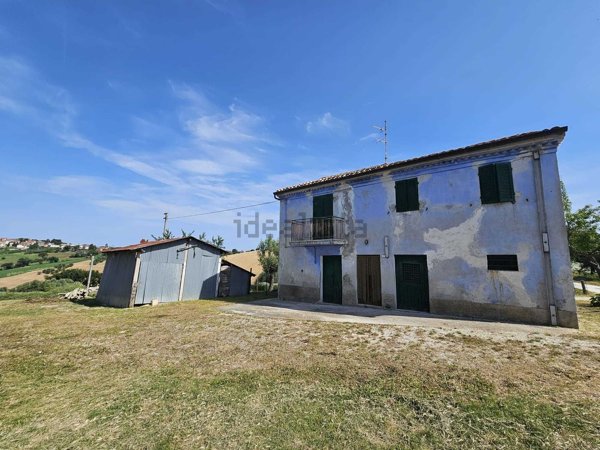 casa indipendente in vendita a Belvedere Ostrense