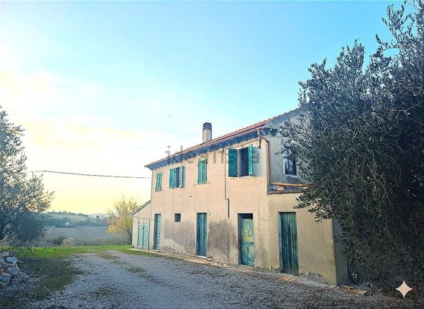 casa indipendente in vendita a Belvedere Ostrense