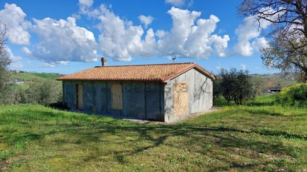 casa indipendente in vendita a Belvedere Ostrense