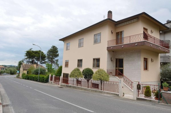 casa indipendente in vendita a Belvedere Ostrense