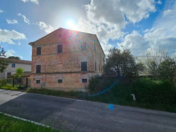 casa indipendente in vendita a Belvedere Ostrense