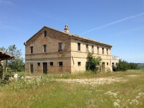 casa indipendente in vendita a Belvedere Ostrense