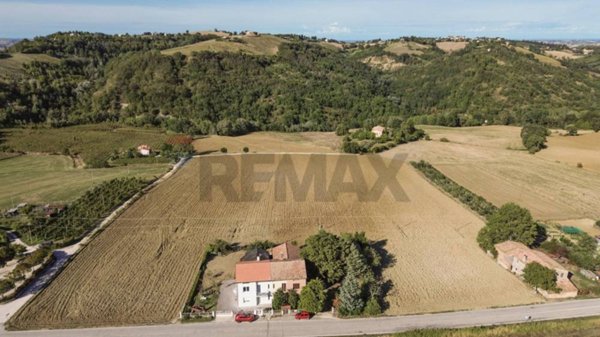 casa indipendente in vendita a Belvedere Ostrense