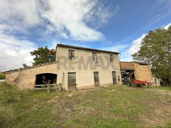 casa indipendente in vendita a Belvedere Ostrense
