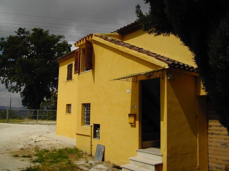 casa indipendente in vendita a Belvedere Ostrense