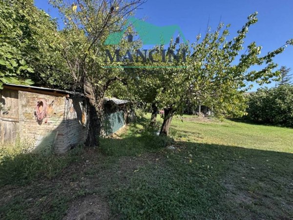 casa indipendente in vendita a Belvedere Ostrense