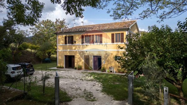 casa indipendente in vendita a Belvedere Ostrense