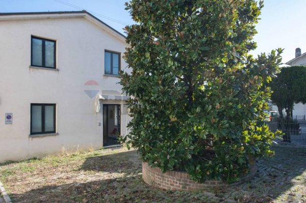 casa semindipendente in vendita a Belvedere Ostrense